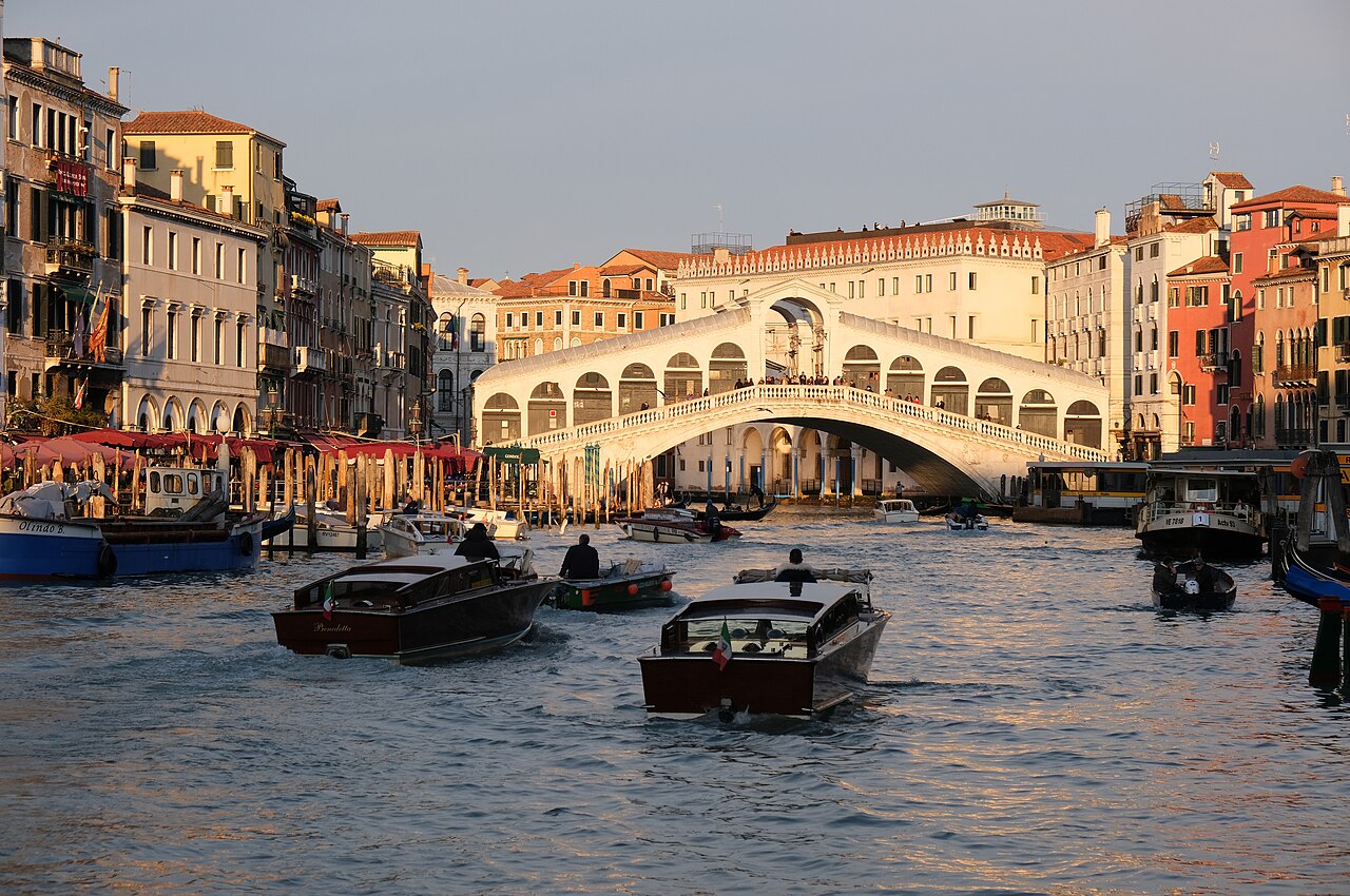 Ponte di Rialto Venice 1.jpg - Italy Schengen Visa for Indians